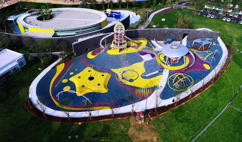 如何通過(guò)選擇大型室外游樂(lè)設(shè)備來(lái)增加經(jīng)營(yíng)收入