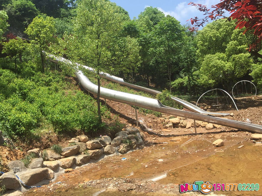 組合滑梯和不銹鋼滑梯各自特點有那些？各有優(yōu)點