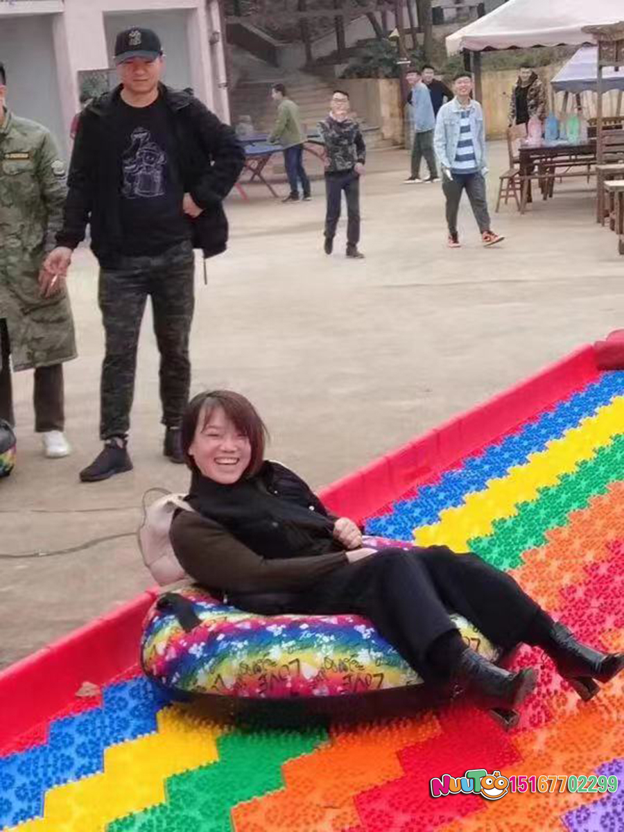 鄭州萬科城彩虹滑道：城市里的游樂項目