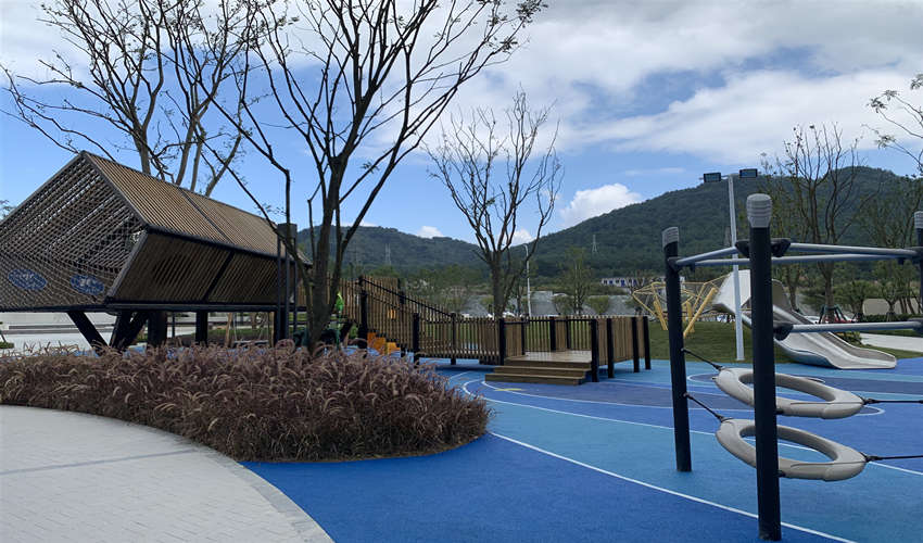 樂圖游樂提供專業(yè)定制非標游樂設備