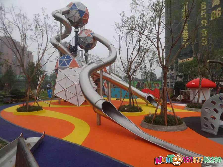 幼兒園應(yīng)該配備的游樂設(shè)備包括這些無動(dòng)力設(shè)備