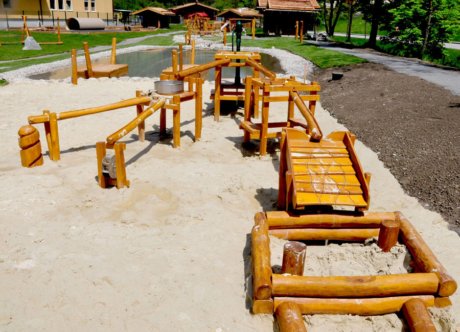 游樂(lè)沙池設(shè)備應(yīng)該如何清潔？