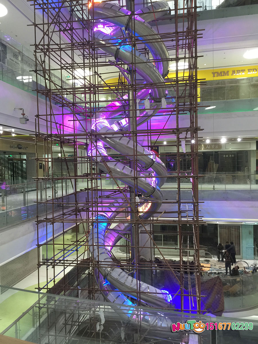 不銹鋼滑梯廠家對圍欄有什么要求？有這三個設計要求