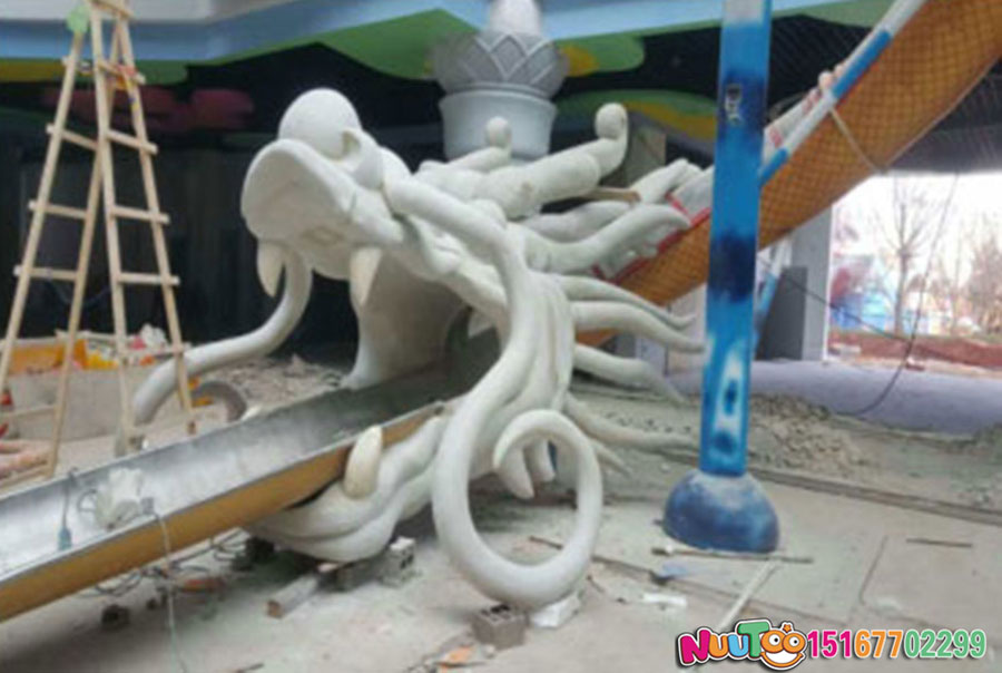 不銹鋼滑梯對比傳統(tǒng)滑梯有哪些優(yōu)勢？需要從不同方面對比