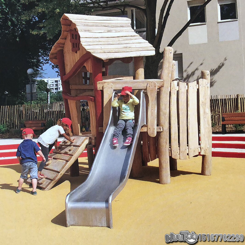 幼兒組合滑梯比傳統滑梯有哪些優(yōu)勢？